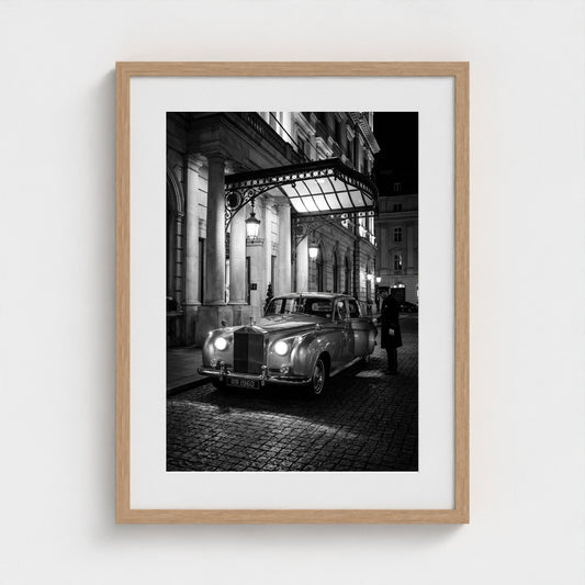 bw-fashionably-late 18x24-natural frame frame