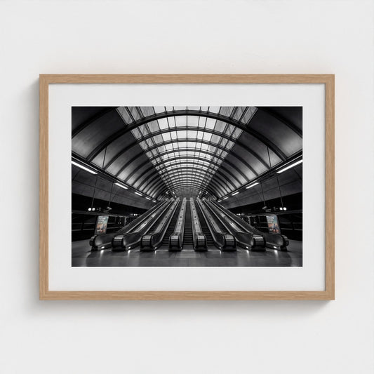 london-canary-wharf-tube alt frame