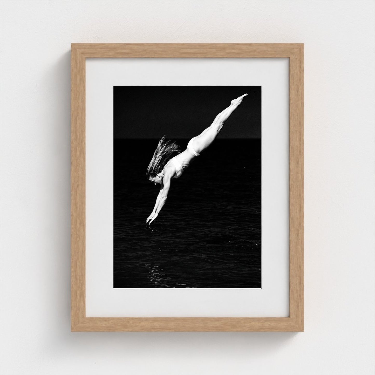 bw-diving-grace 11x14-natural frame frame
