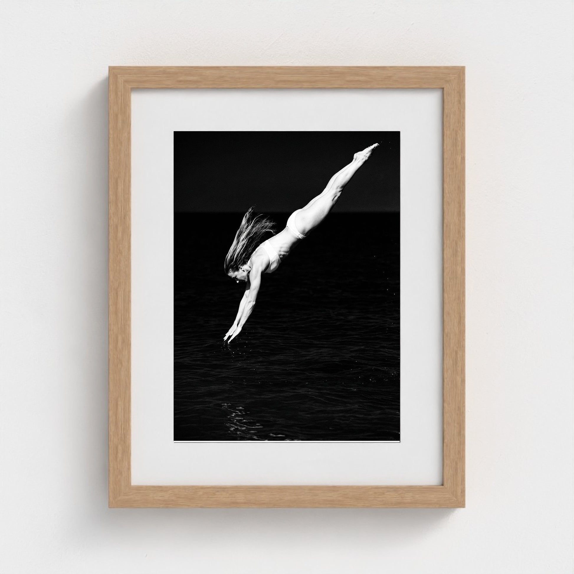 bw-diving-grace 11x14-natural frame frame