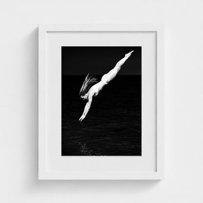 bw-diving-grace 11x14-white frame frame