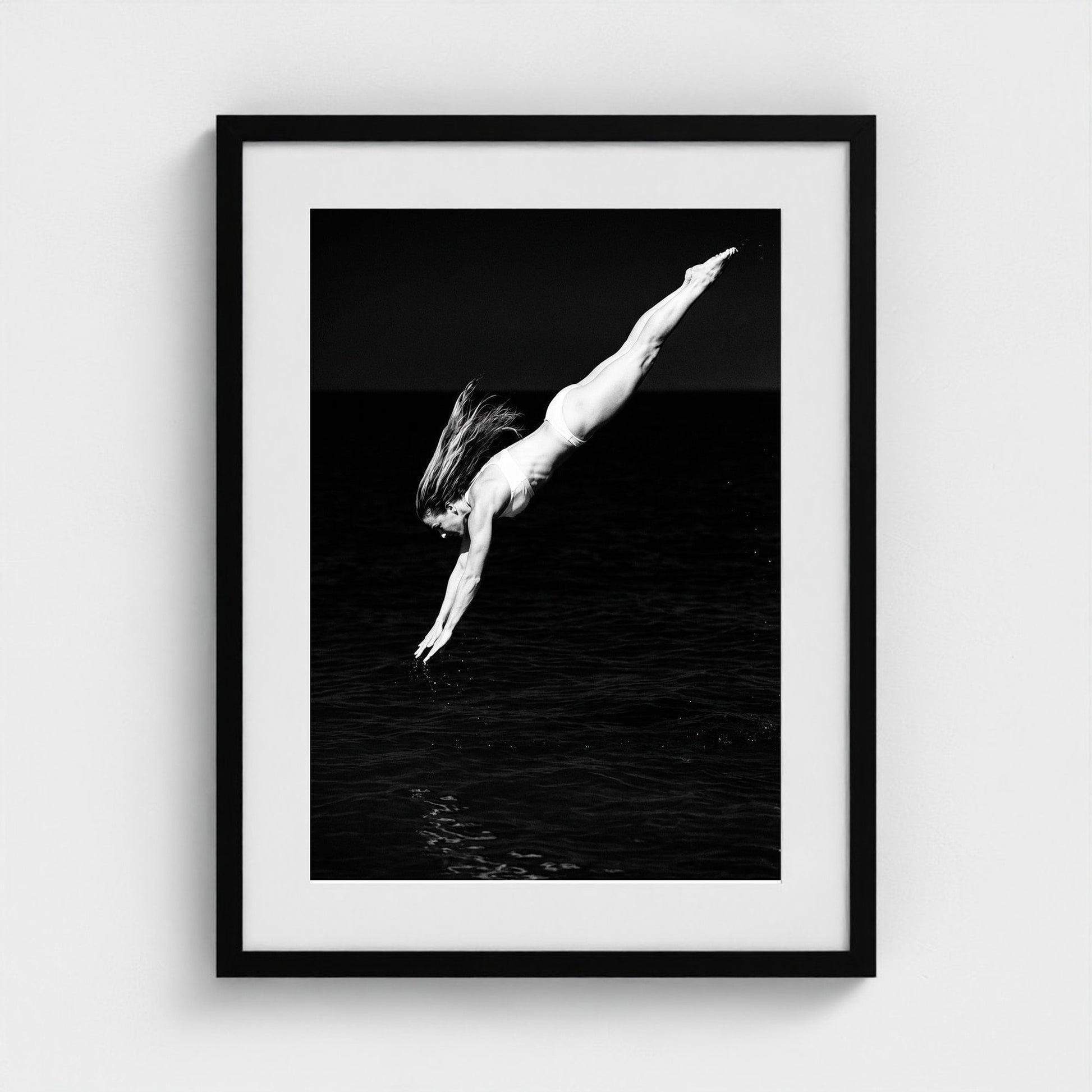 bw-diving-grace 18x24-black frame frame
