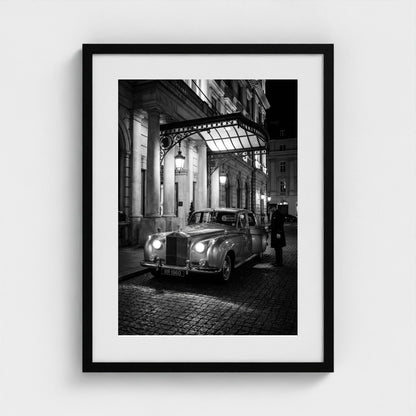 bw-fashionably-late 18x24-black frame frame