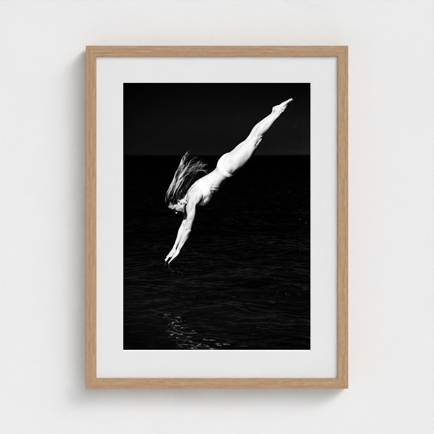 bw-diving-grace 18x24-natural frame frame