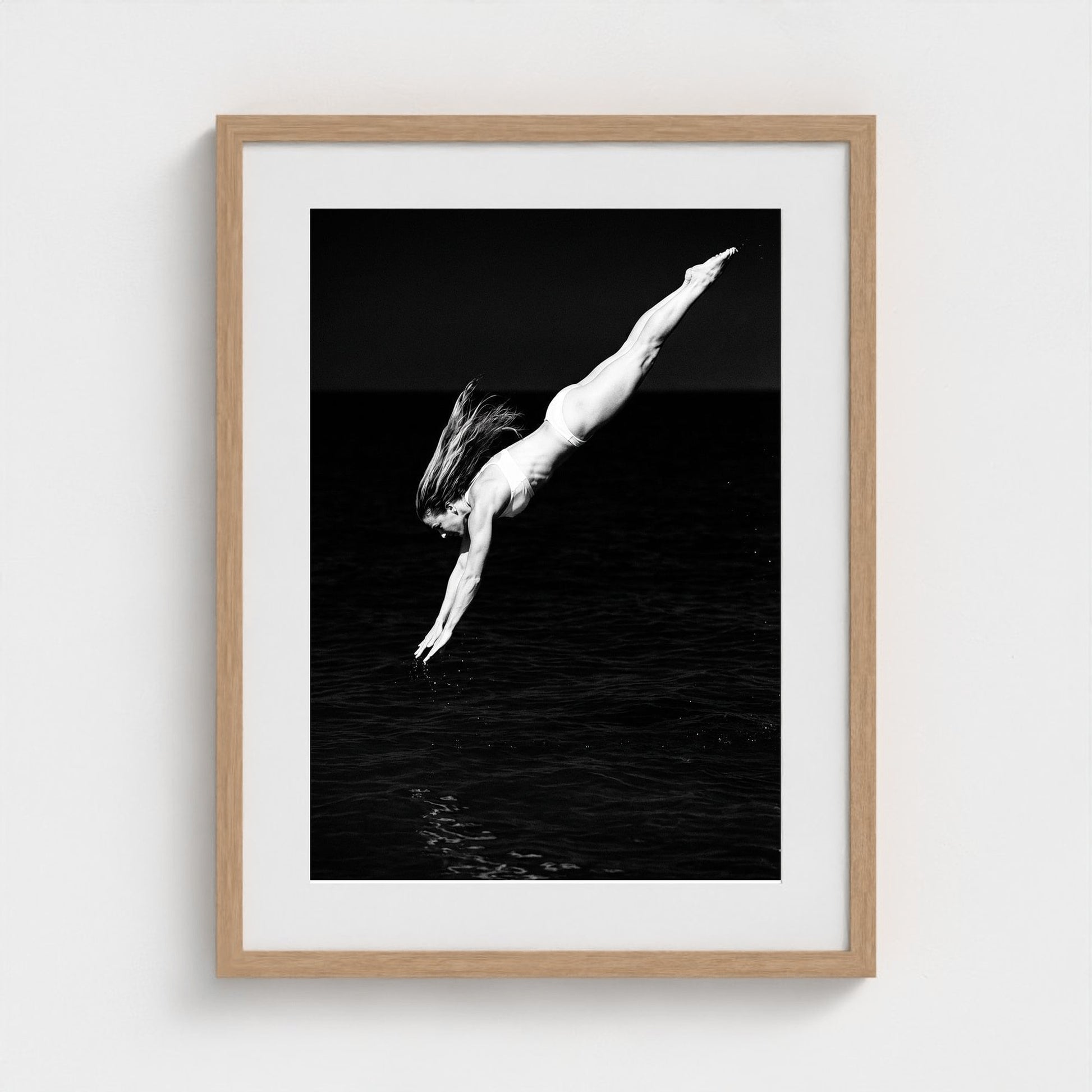 bw-diving-grace 18x24-natural frame frame