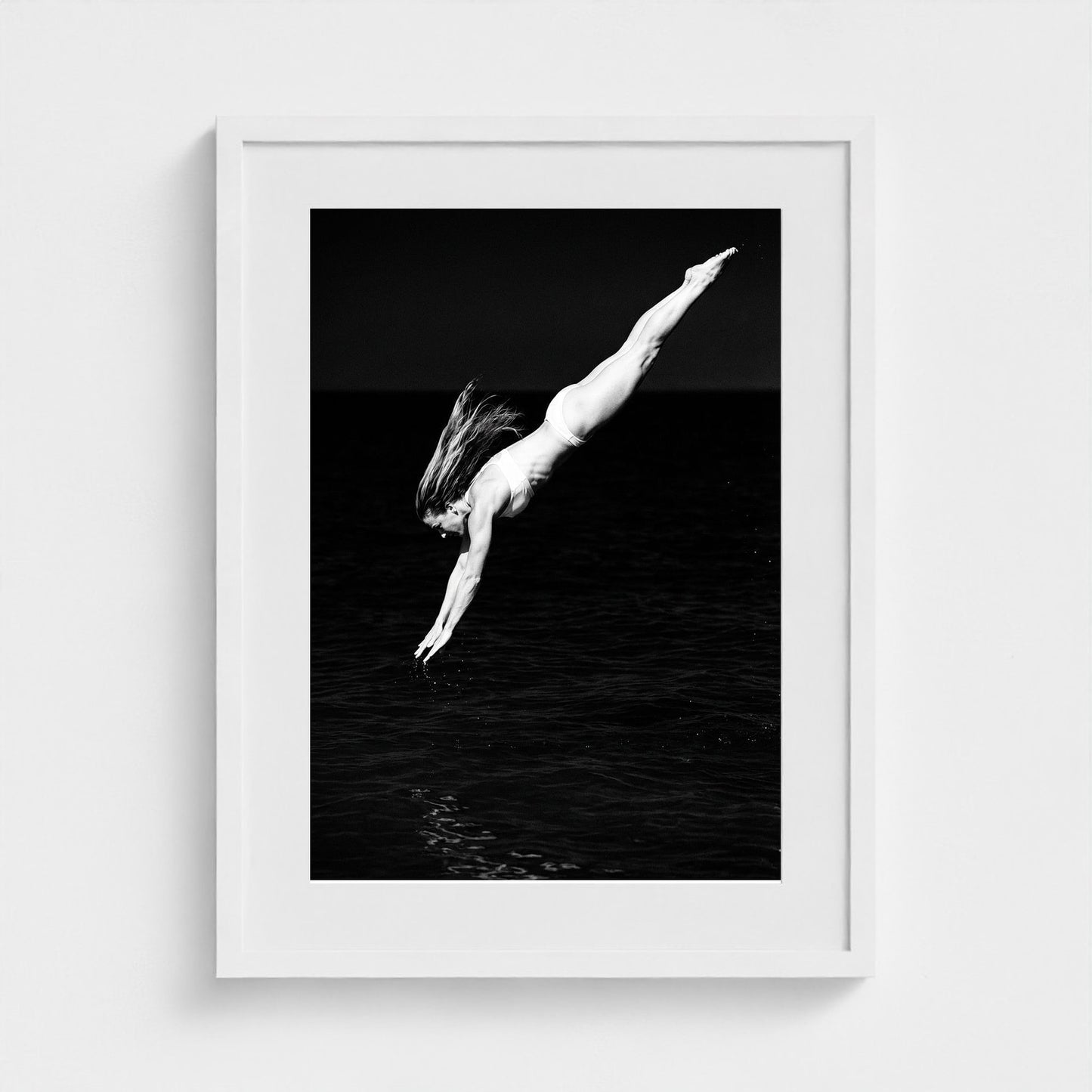 bw-diving-grace 18x24-white frame frame