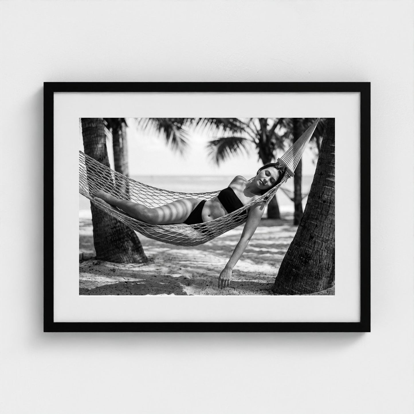 bw-hammock-dreams 24x18-black frame frame