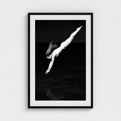bw-diving-grace 24x36-black frame frame