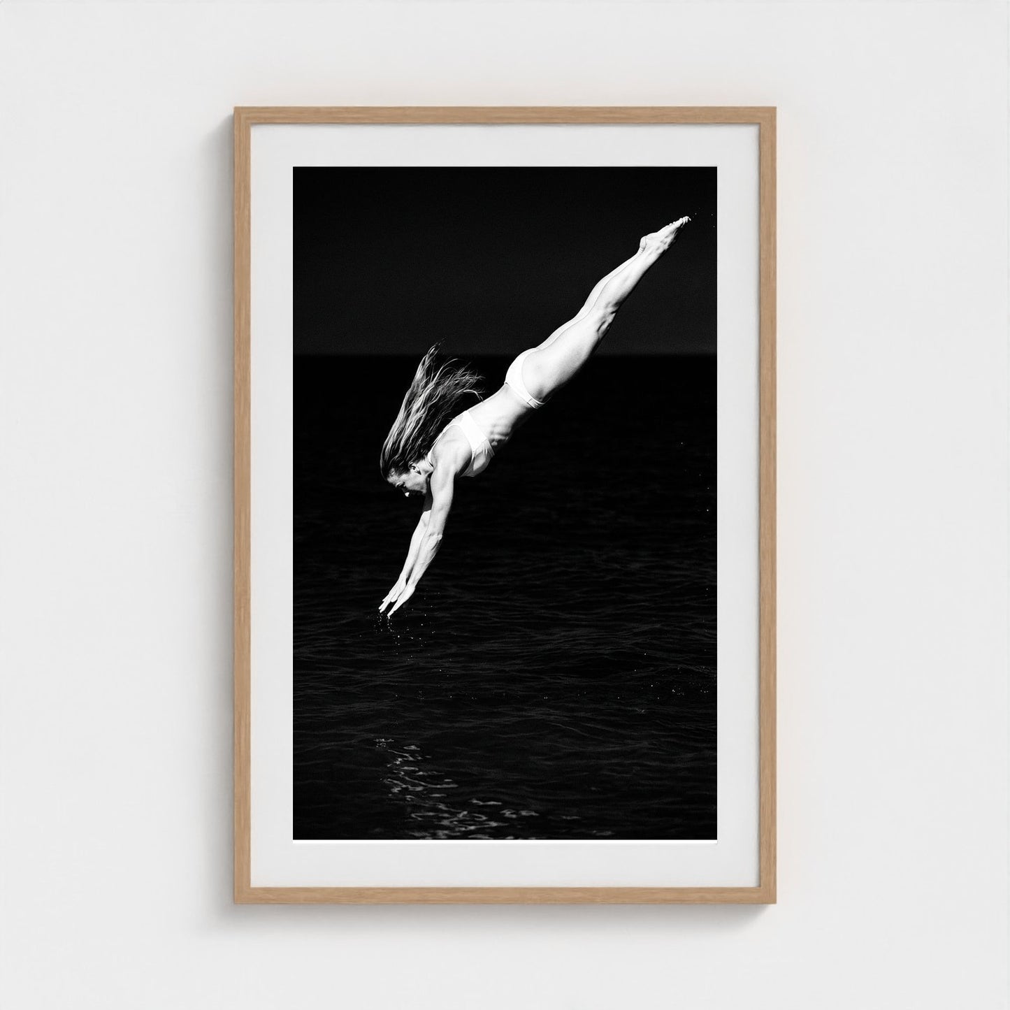 bw-diving-grace 24x36-natural frame frame