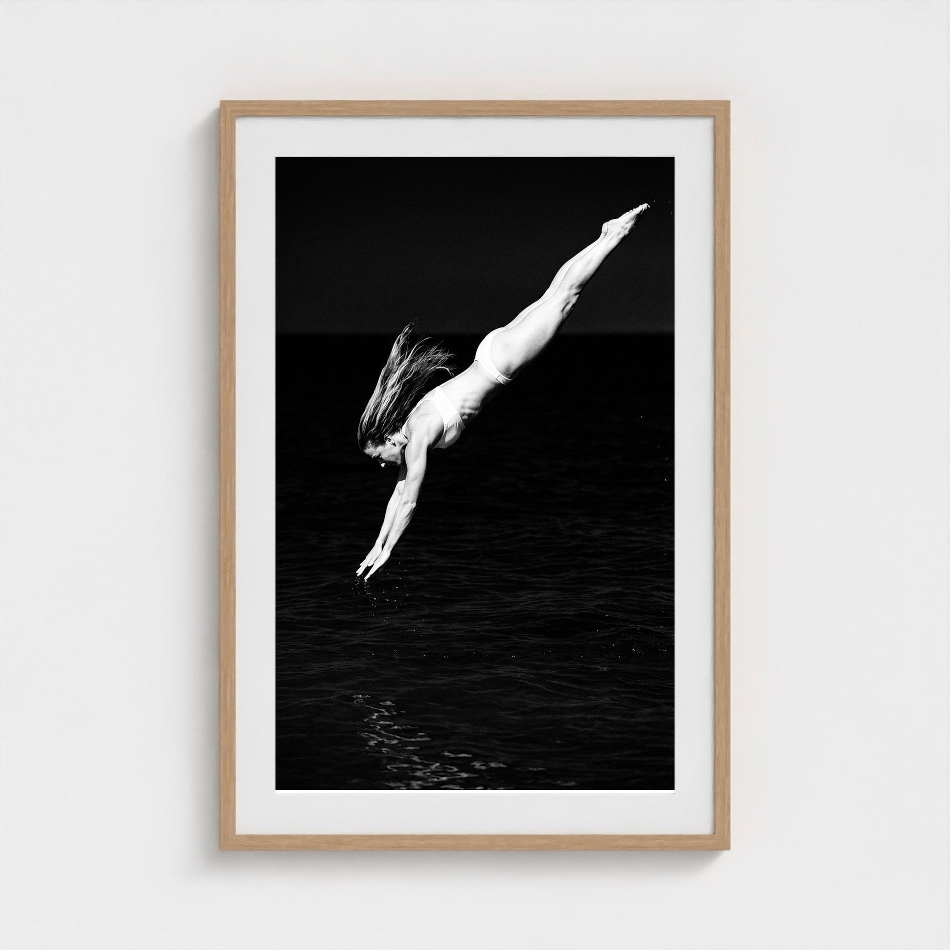 bw-diving-grace 24x36-natural frame frame