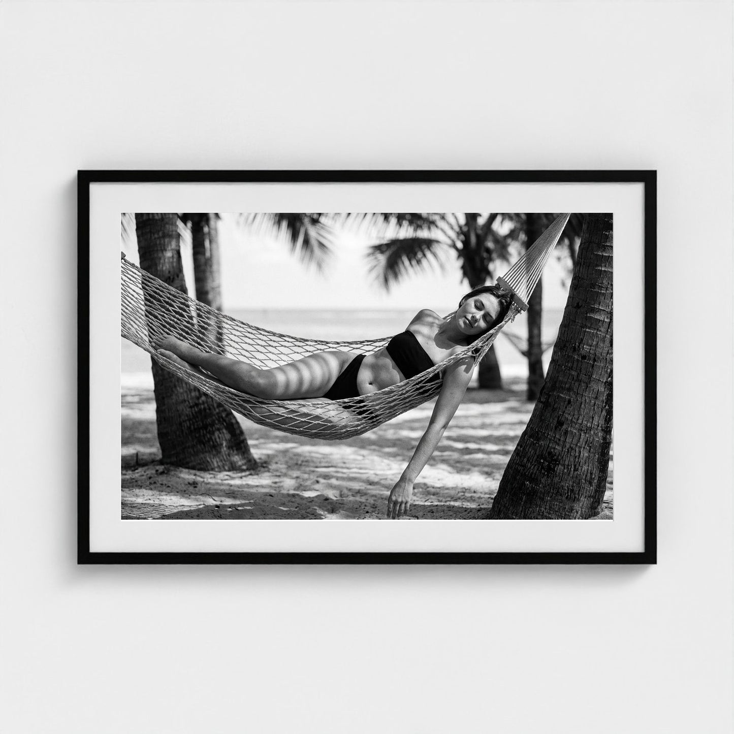 bw-hammock-dreams 36x24-black frame frame