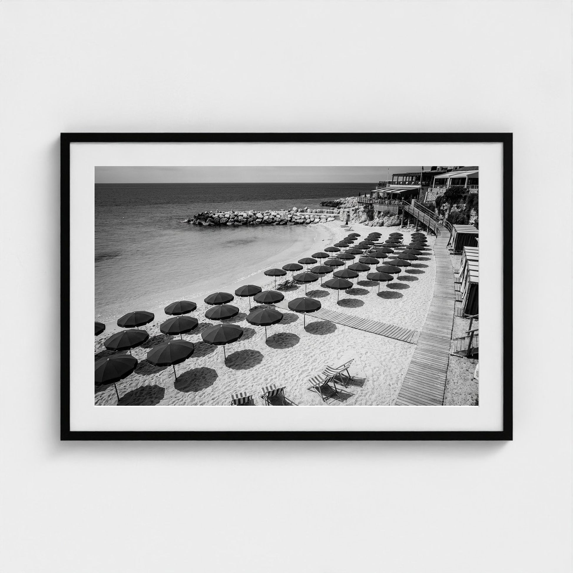 bw-neptune-plage 36x24-black frame frame