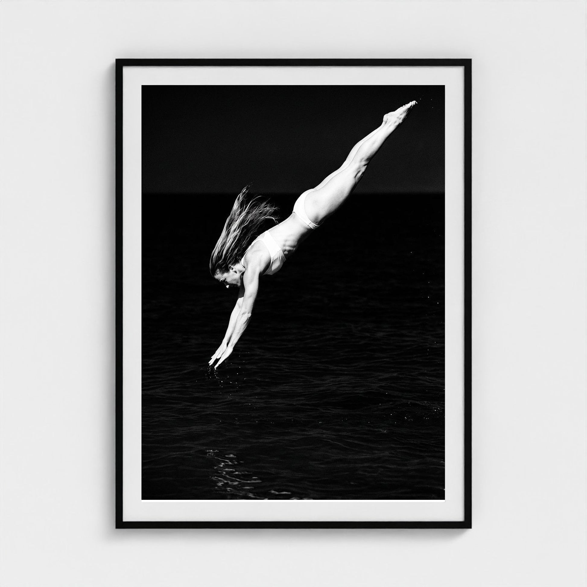bw-diving-grace 36x48-black frame frame