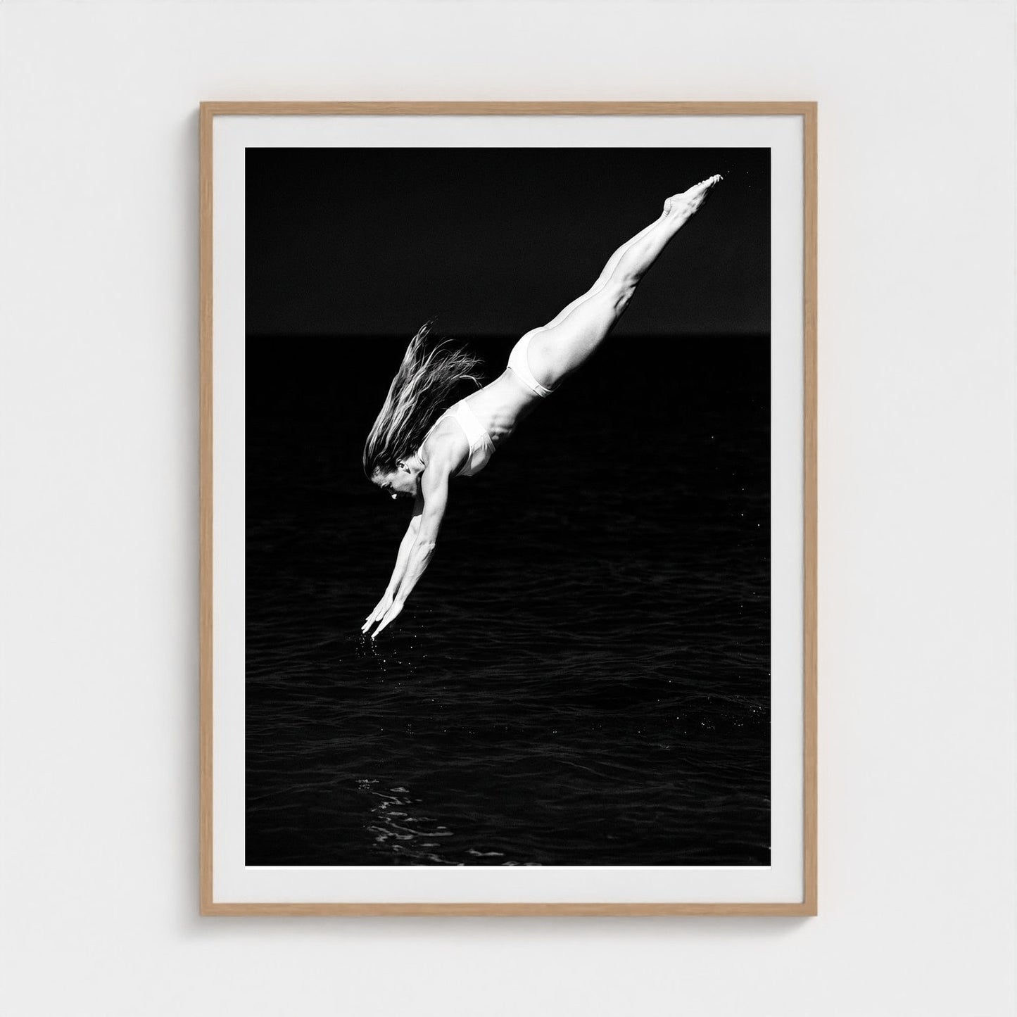bw-diving-grace 36x48-natural frame frame