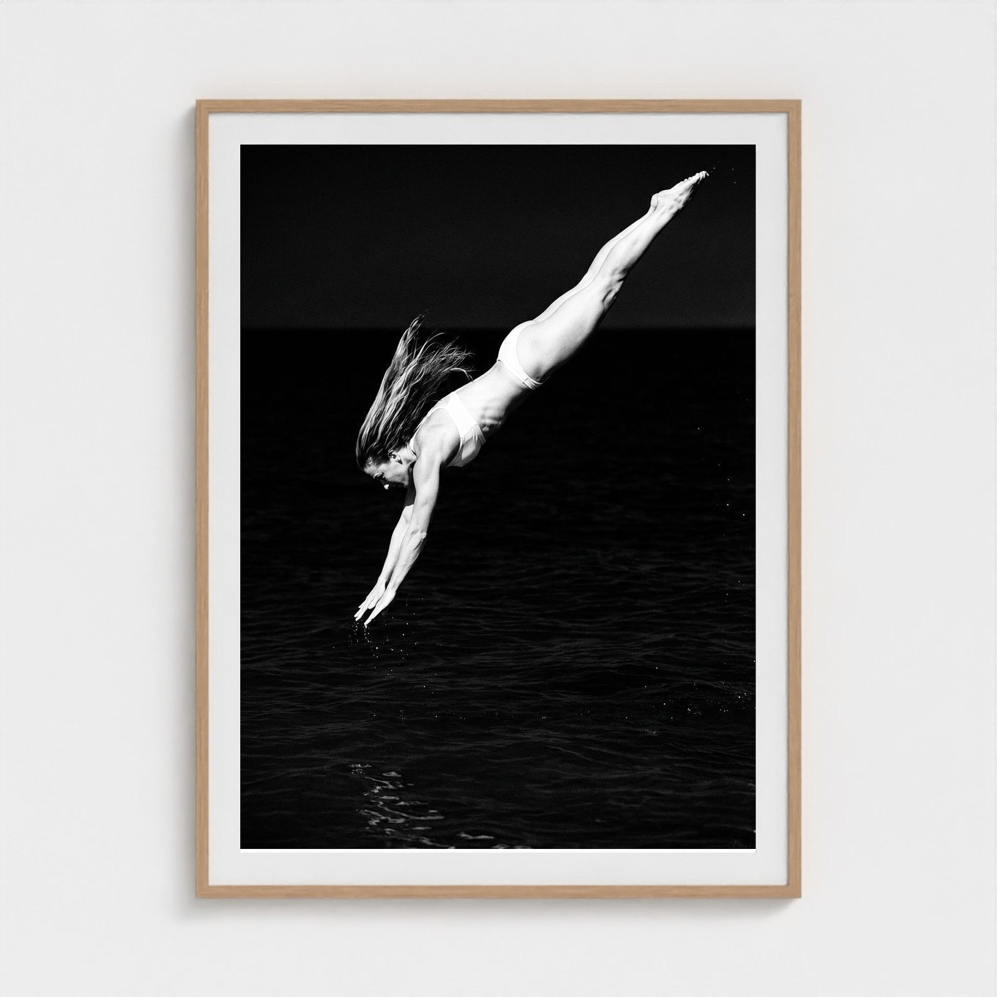 bw-diving-grace 36x48-natural frame frame
