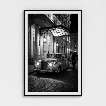 bw-fashionably-late 40x60-black frame frame