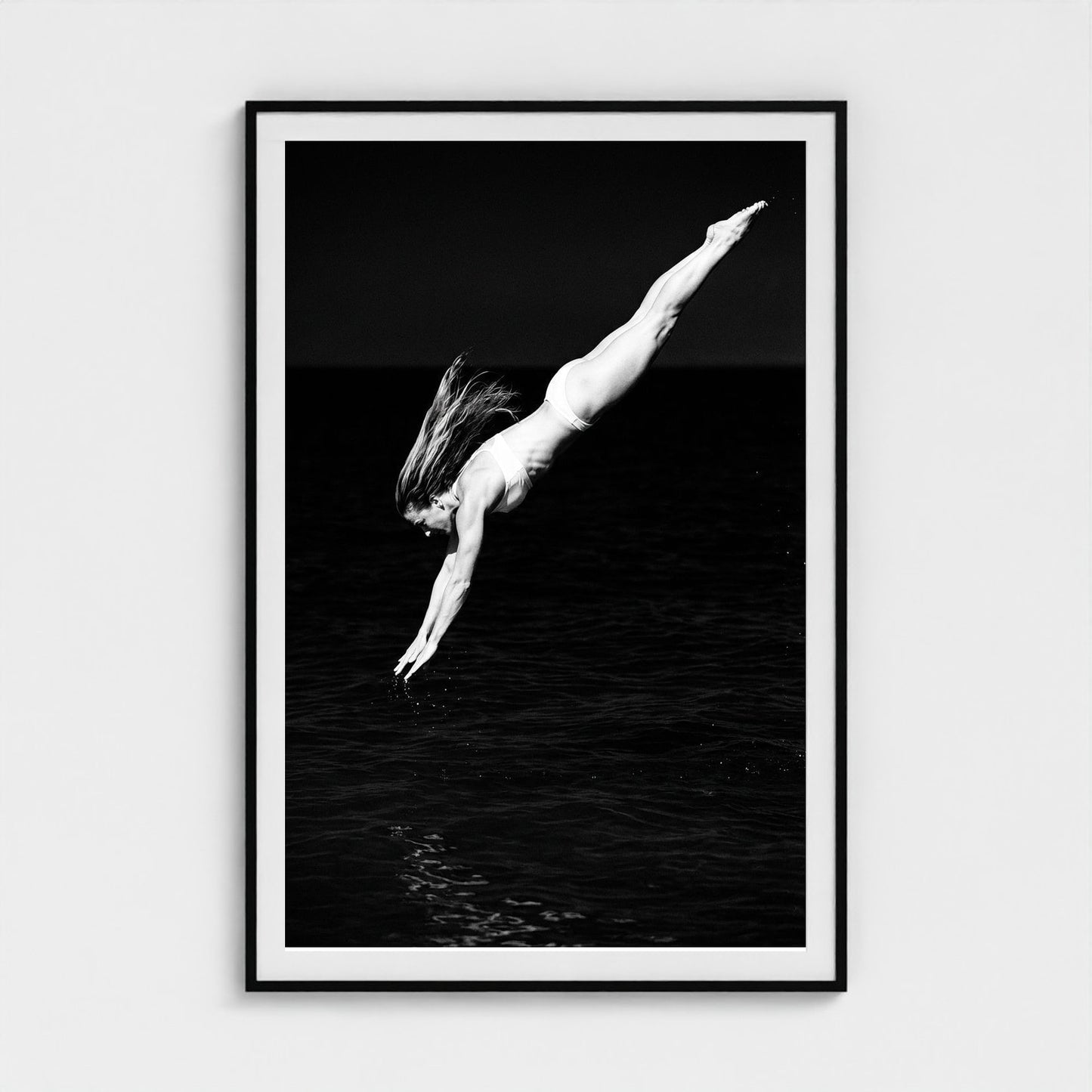 bw-diving-grace 40x60-black frame frame