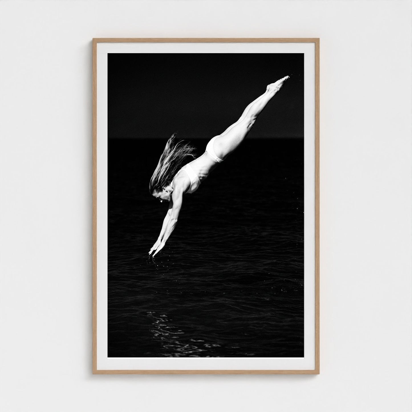 bw-diving-grace 40x60-natural frame frame