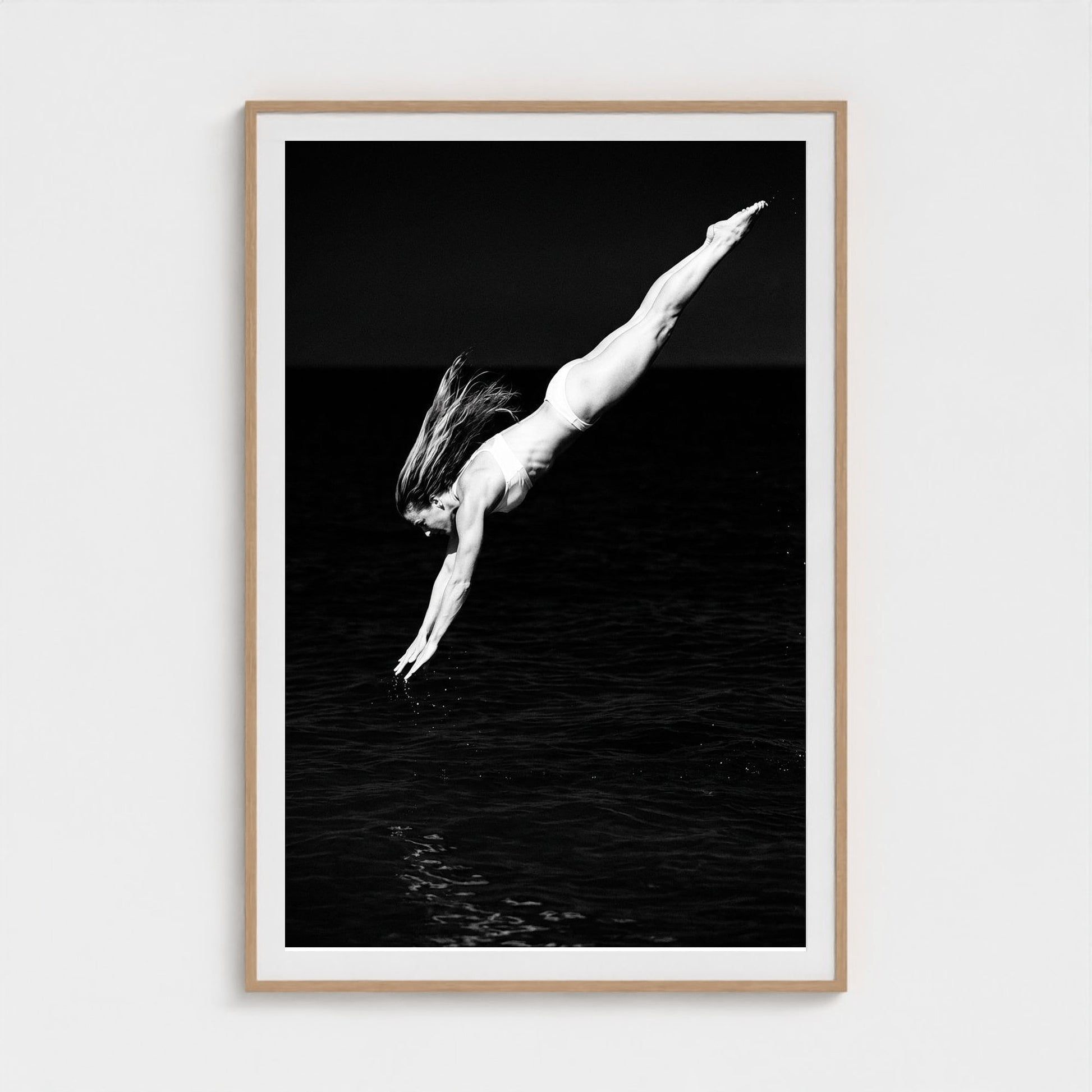 bw-diving-grace 40x60-natural frame frame