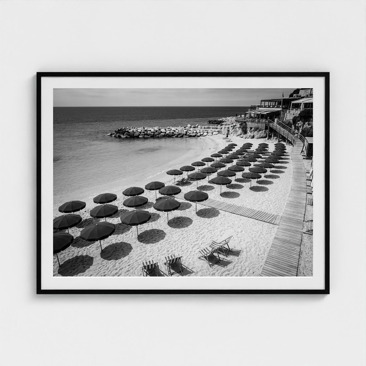 bw-neptune-plage 48x36-black frame frame