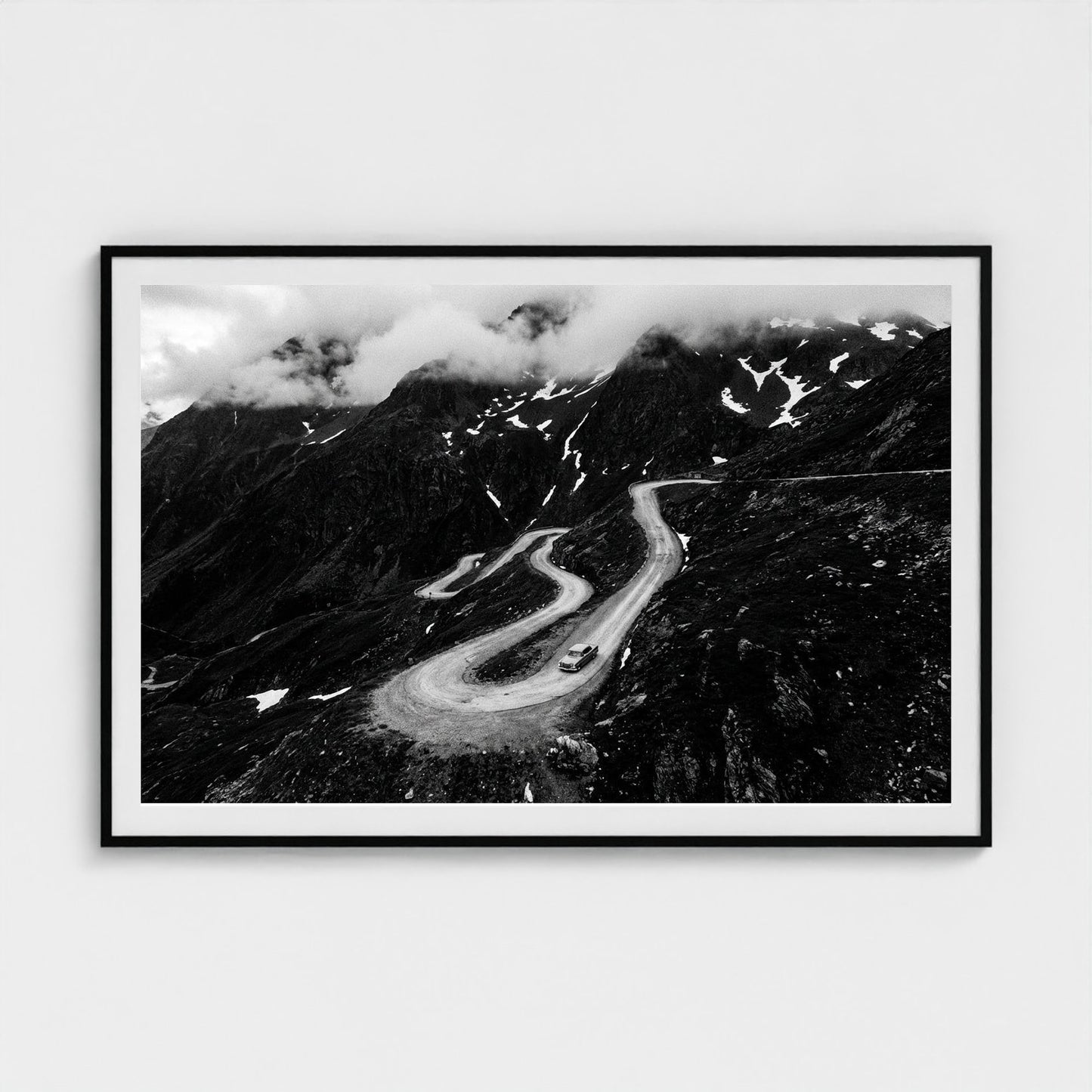 mountain-pass 60x40-black frame frame