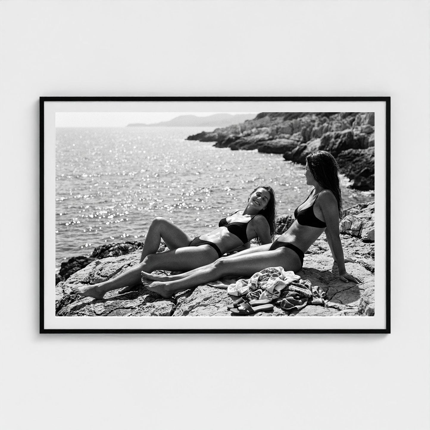 bw-lounging-antibes 60x40-black frame frame