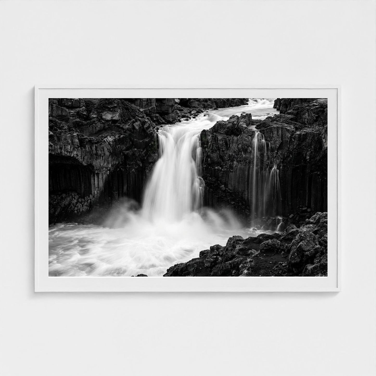 icelandic-cascade 60x40-white frame frame