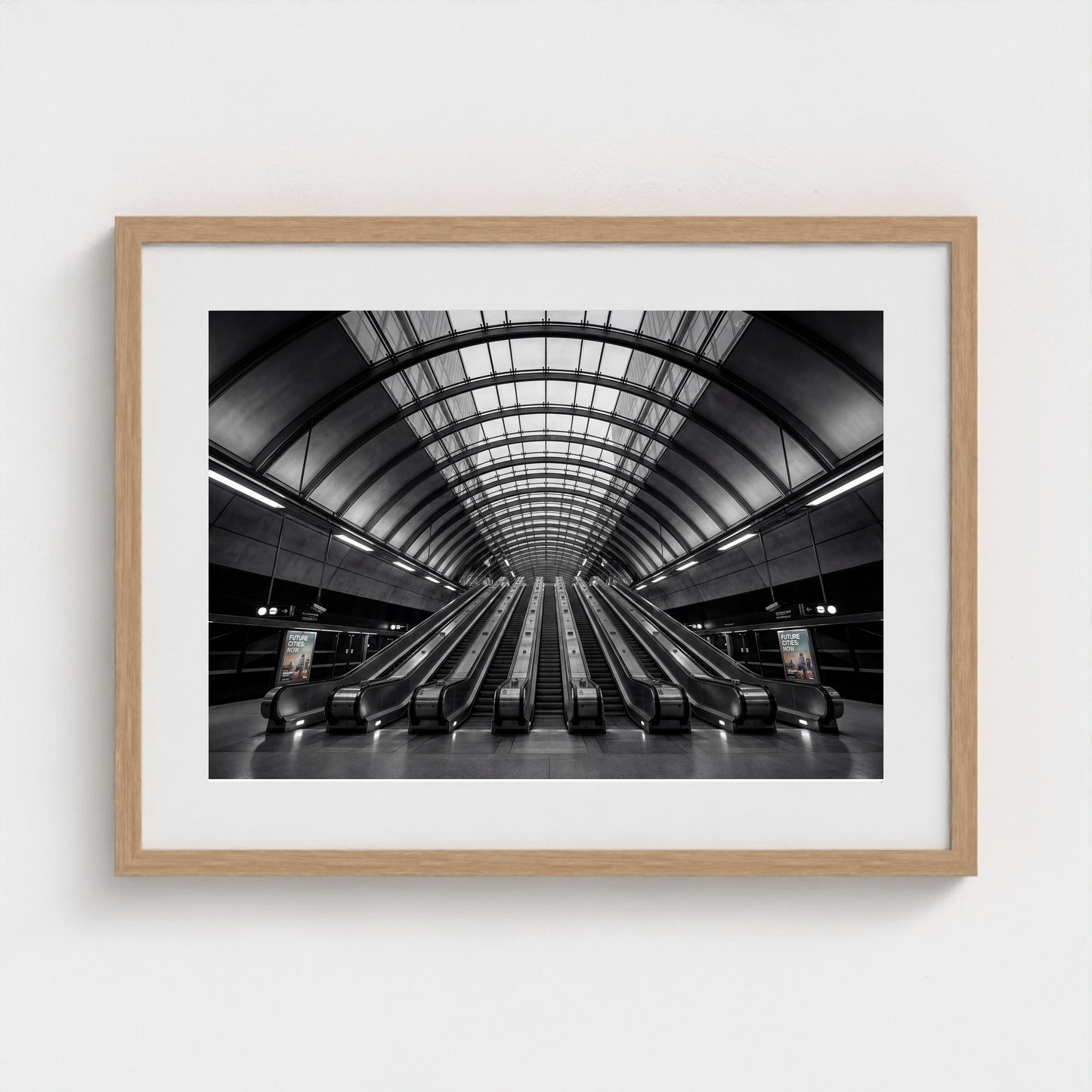 london-canary-wharf-tube alt frame