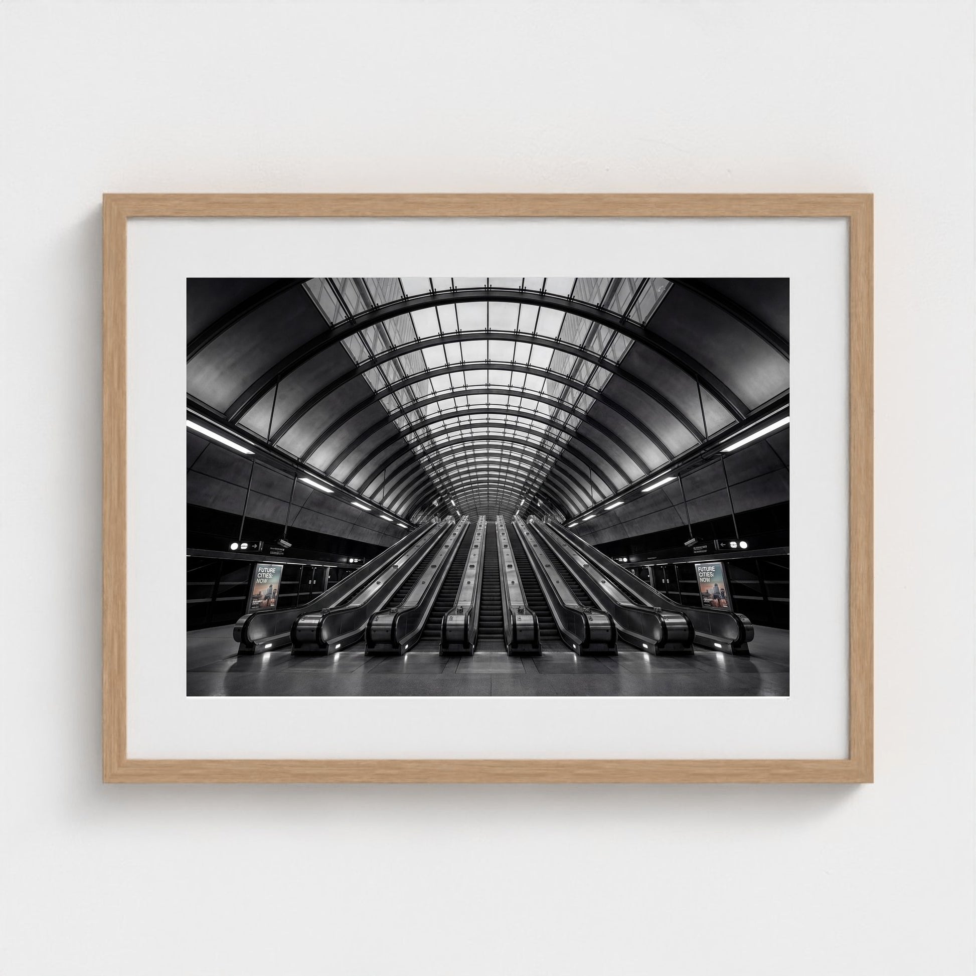 london-canary-wharf-tube alt frame