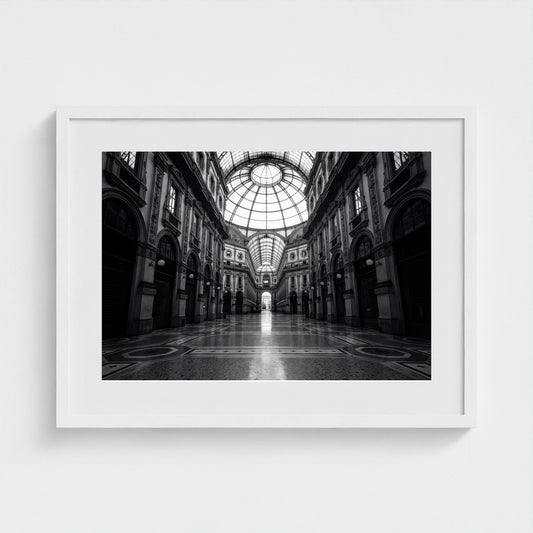 milan-galleria-empty alt frame