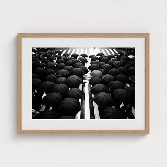 tokyo-umbrella-crossing alt frame