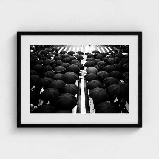 tokyo-umbrella-crossing framed